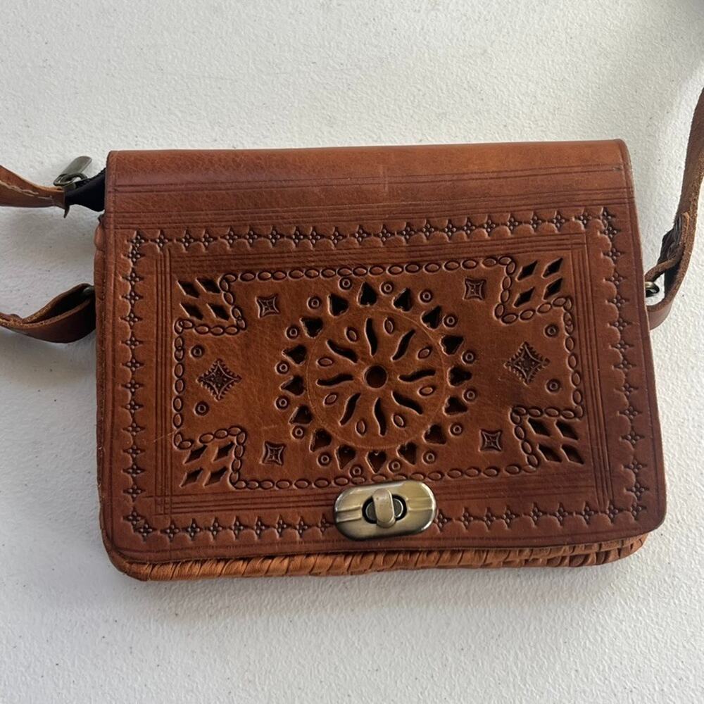 Handcrafted Leather Adjustable Shoulder Bag Tooled Floral Patterns - Picture 2 of 14